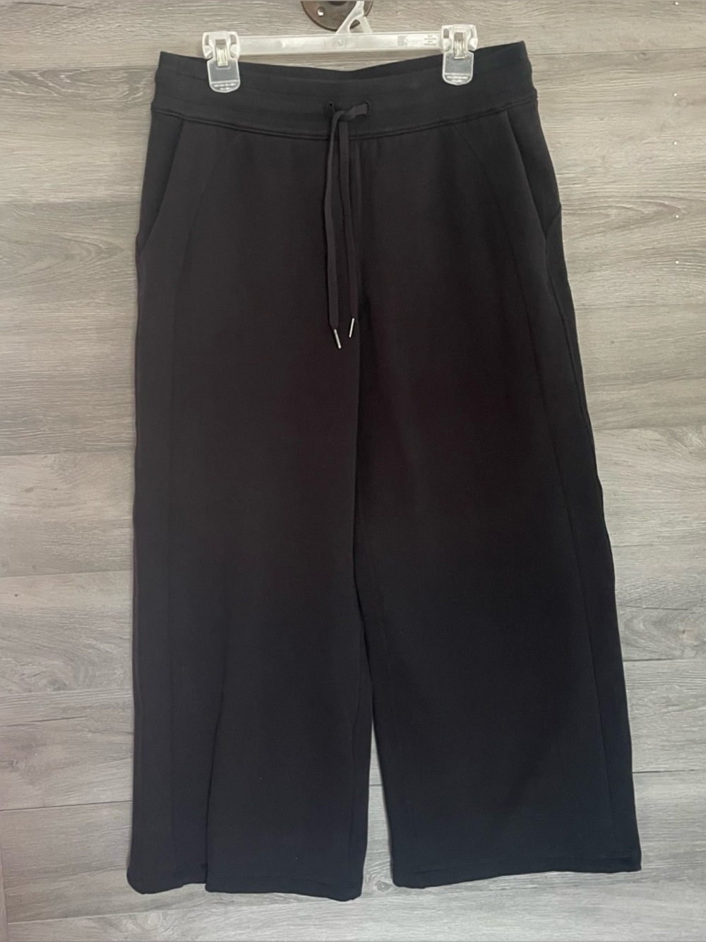 Lululemon Scuba Mid Rise Wide Leg Pant